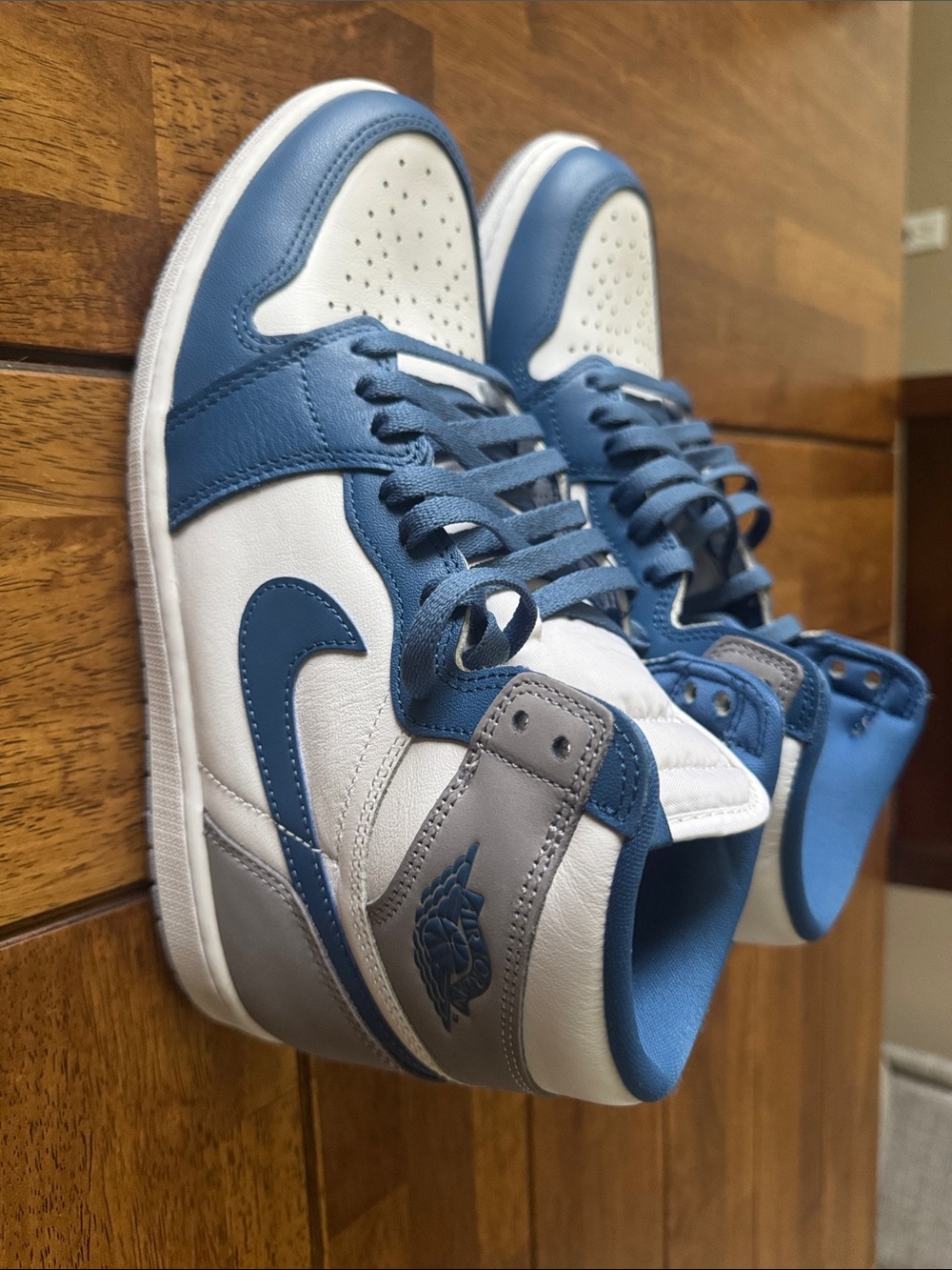 Nike Men’s Air Jordan 1 Mid White Blue Gray